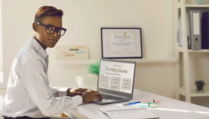 How to Become a Licensed Teacher Through an Online Program